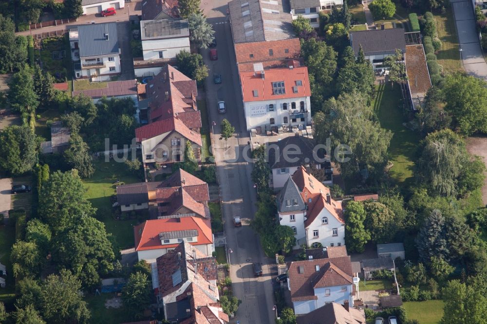 Kandel von oben - Straßenführung der Bismarkstr. in Kandel im Bundesland Rheinland-Pfalz, Deutschland