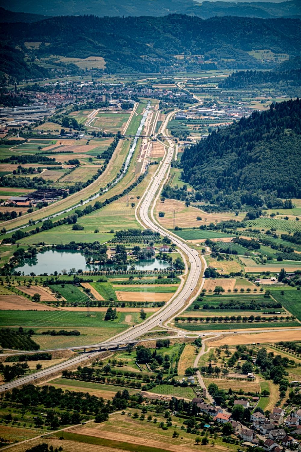 Luftaufnahme Ohlsbach - Straßenführung der Bundestrasse 33 im Kinzigtal in Ohlsbach im Bundesland Baden-Württemberg, Deutschland