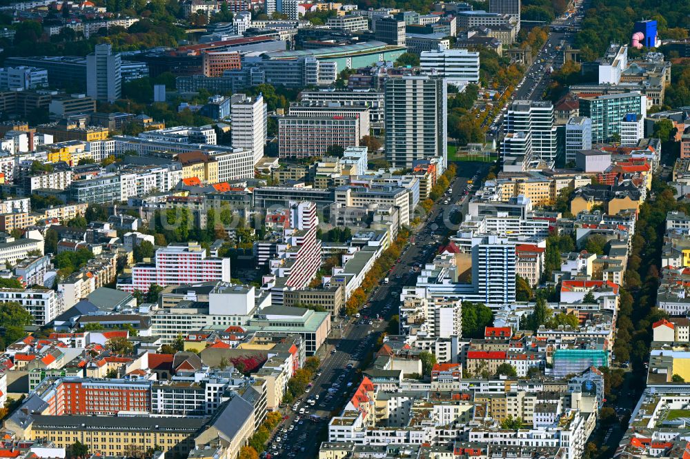 Luftaufnahme Berlin - Straßenführung der Flaniermeile Bismarckstraße im Ortsteil Charlottenburg in Berlin, Deutschland
