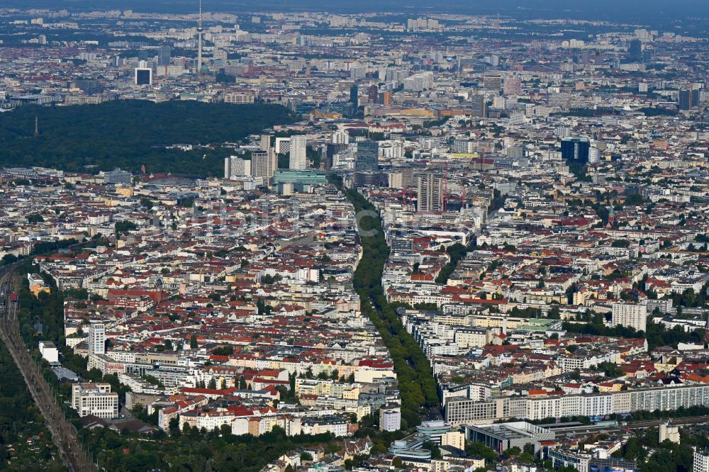 Berlin von oben - Straßenführung der Flaniermeile Kurfürstendamm ( Kudamm ) in Berlin, Deutschland