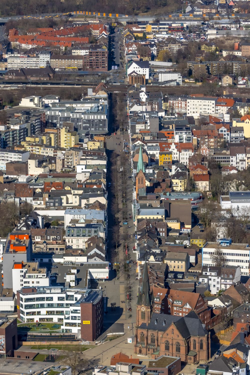 Herne von oben - Straßenführung der Flaniermeile Sodinger Straße in Herne im Bundesland Nordrhein-Westfalen, Deutschland