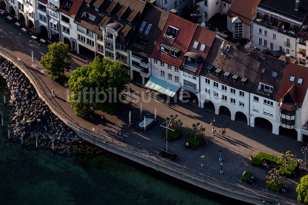 Luftaufnahme Friedrichshafen - Straßenführung der Flaniermeile am Ufer des Bodensee in Friedrichshafen im Bundesland Baden-Württemberg, Deutschland