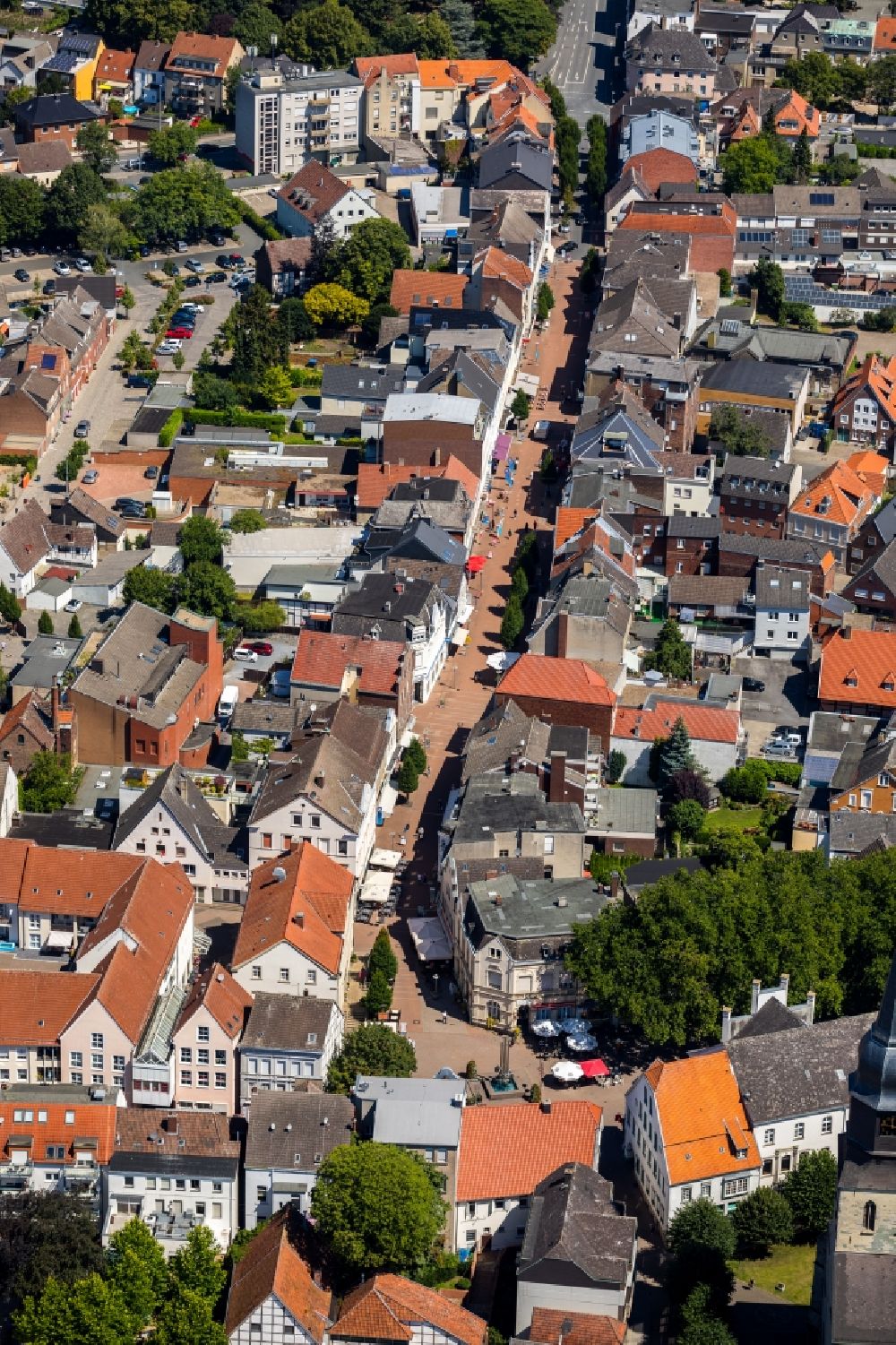 Luftaufnahme Beckum - Straßenführung der Fußgängerzone Nordstraße im Stadtzentrum in Beckum im Bundesland Nordrhein-Westfalen, Deutschland