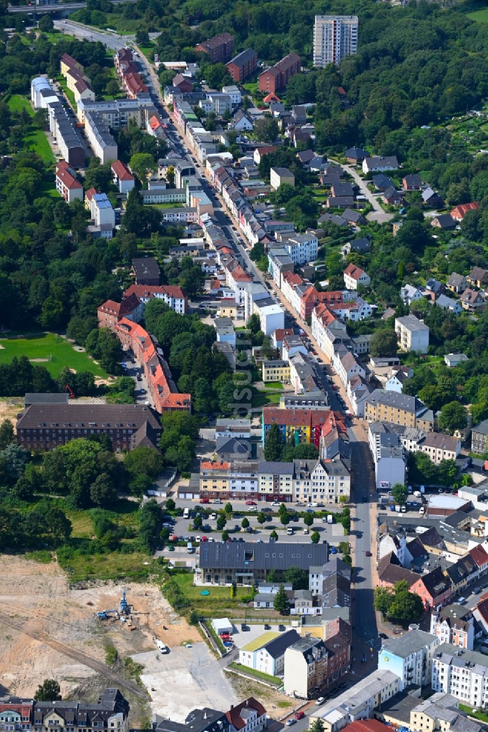 Flensburg von oben - Straßenführung der Harrisleer Straße in Flensburg im Bundesland Schleswig-Holstein, Deutschland