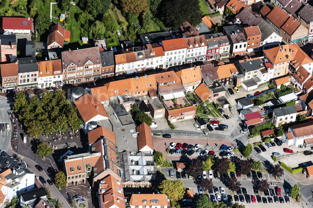 Luftaufnahme Mölln - Straßenführung der Hauptstraße in Mölln im Bundesland Schleswig-Holstein, Deutschland