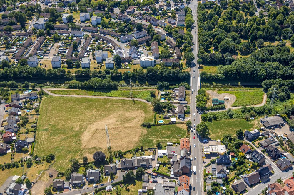 Luftbild Castrop-Rauxel - Straßenführung der Henrichenburger Straße an der Emscher in Castrop-Rauxel im Bundesland Nordrhein-Westfalen, Deutschland