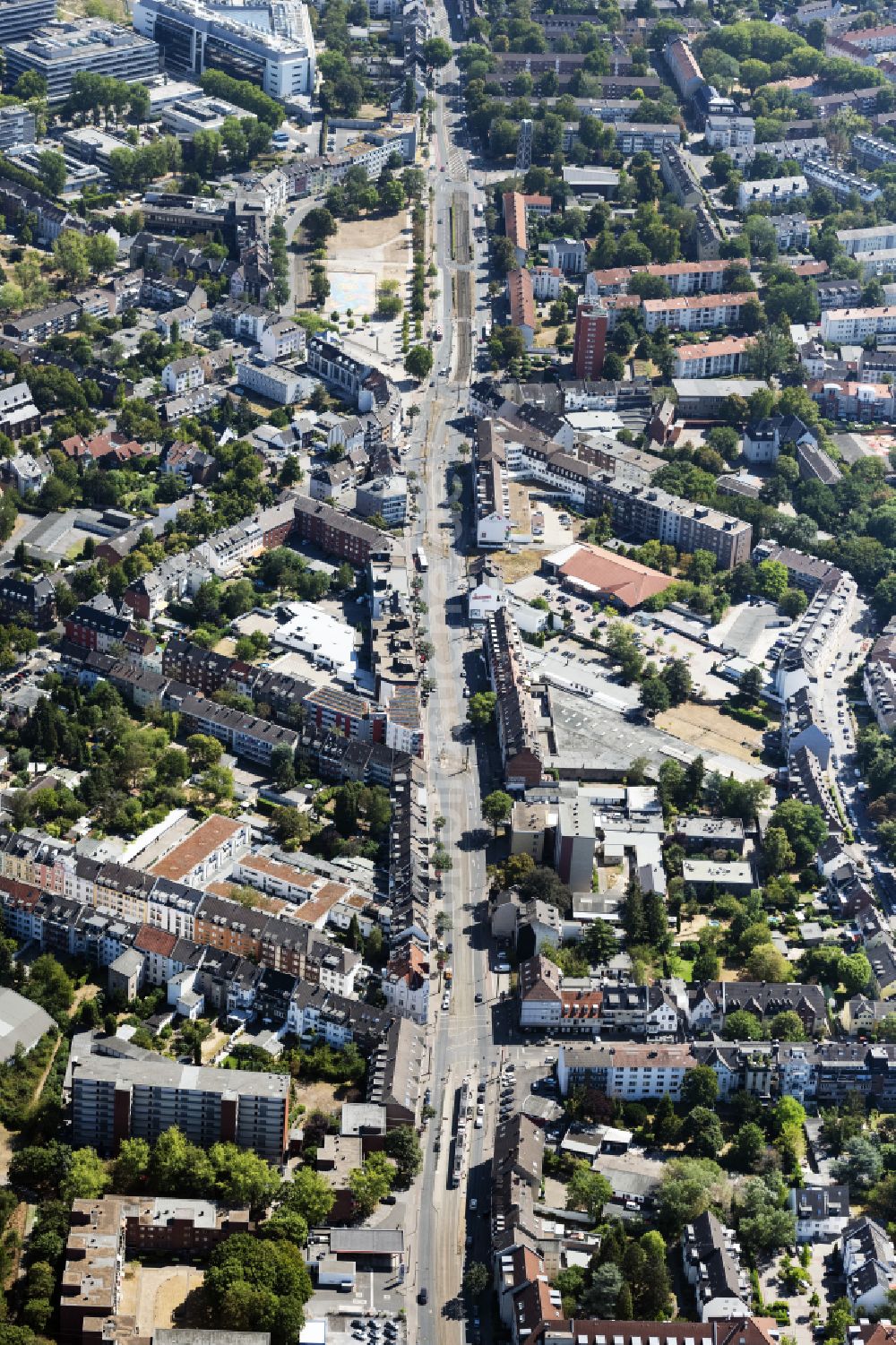 Luftbild Düsseldorf - Straßenführung der Köllner Landstraße in Düsseldorf im Bundesland Nordrhein-Westfalen, Deutschland