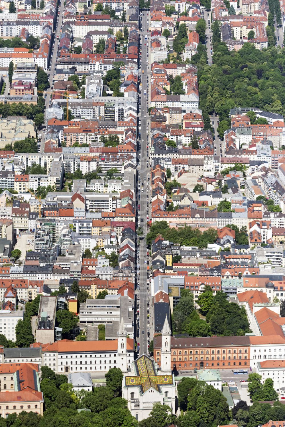 Luftbild München - Straßenführung ab der St.Ludwig Kirche München in München im Bundesland Bayern, Deutschland