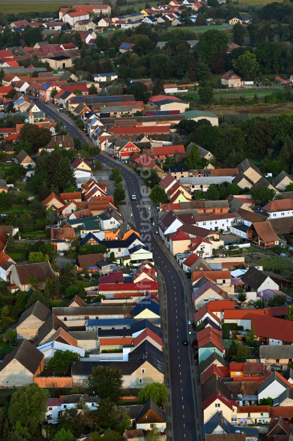 Luftaufnahme Tucheim - Straßenführung der Ziesarstraße in Tucheim im Bundesland Sachsen-Anhalt, Deutschland