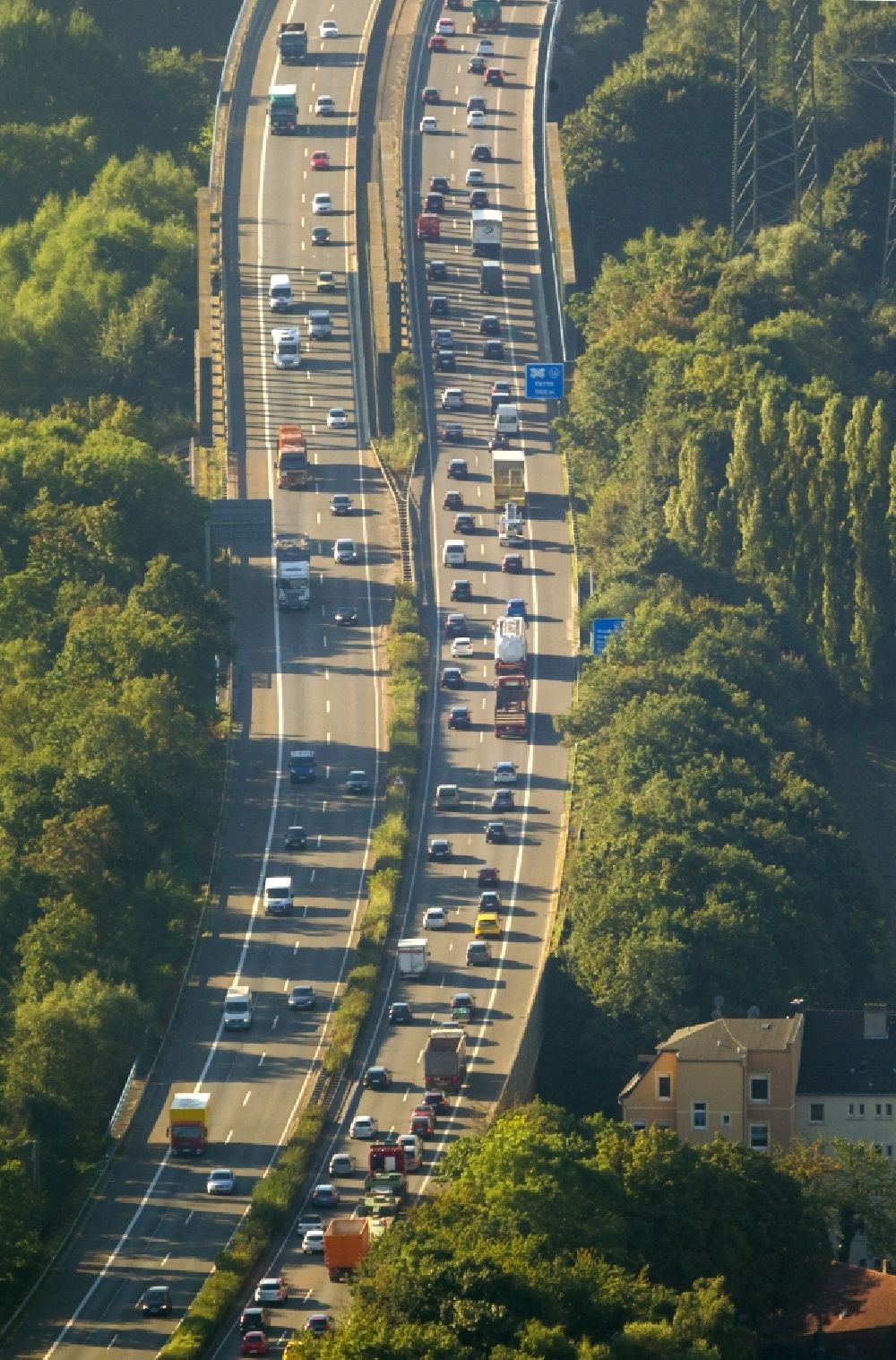 Luftbild Recklinghausen - Straßenverkehr Stau auf der Autobahn BAB A43 zum Autobahnkreuz A43 und A2 bei Recklinghausen im Bundesland Nordrhein-Westfalen