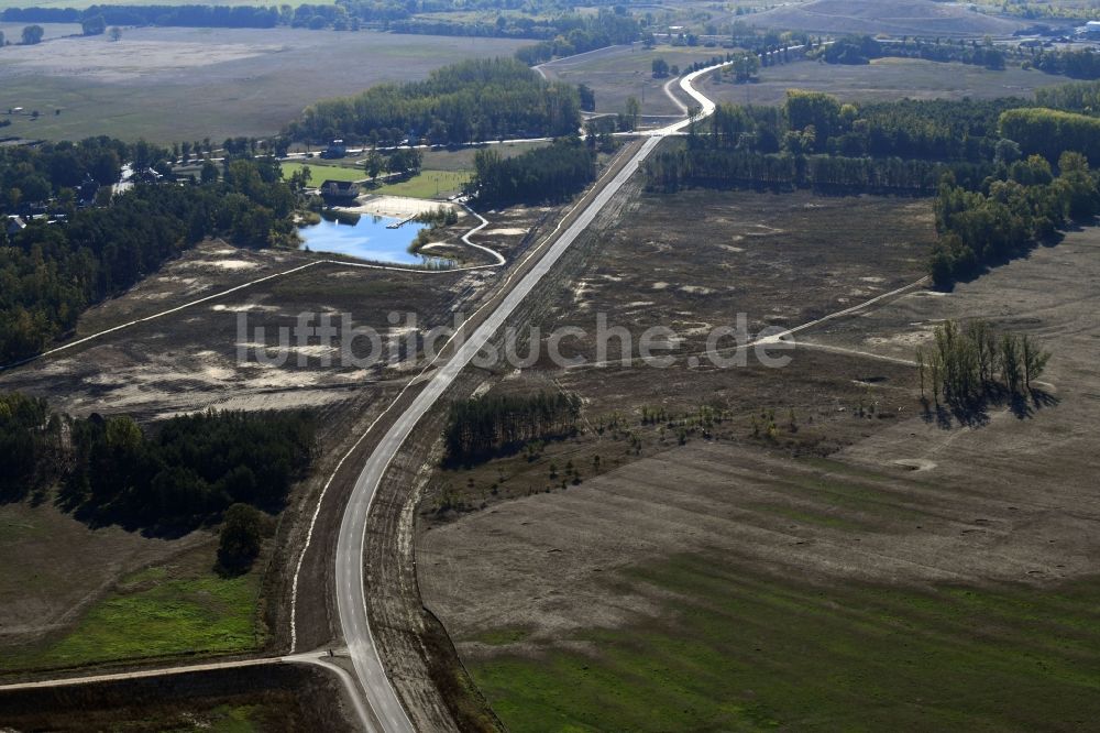 Breese aus der Vogelperspektive: Straßenverlauf der OU L11 in Breese im Bundesland Brandenburg, Deutschland