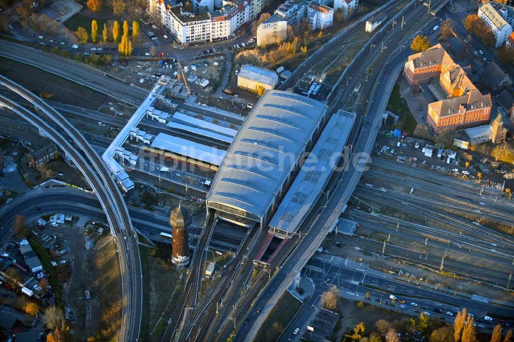 Berlin aus der Vogelperspektive: Strecken- Ausbau am Bahnhof Ostkreuz im Stadtteil Friedrichshain von Berlin
