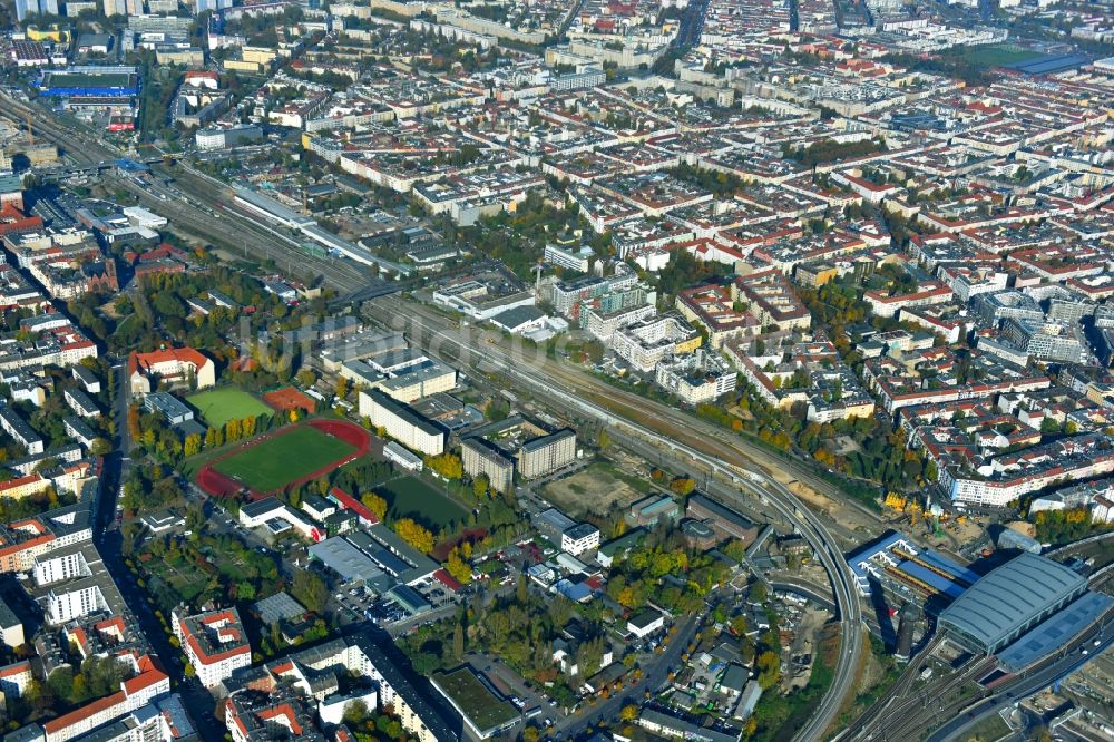 Berlin von oben - Strecken- Ausbau Bahnhof -Warschauer Straße im Stadtteil Friedrichshain von Berlin