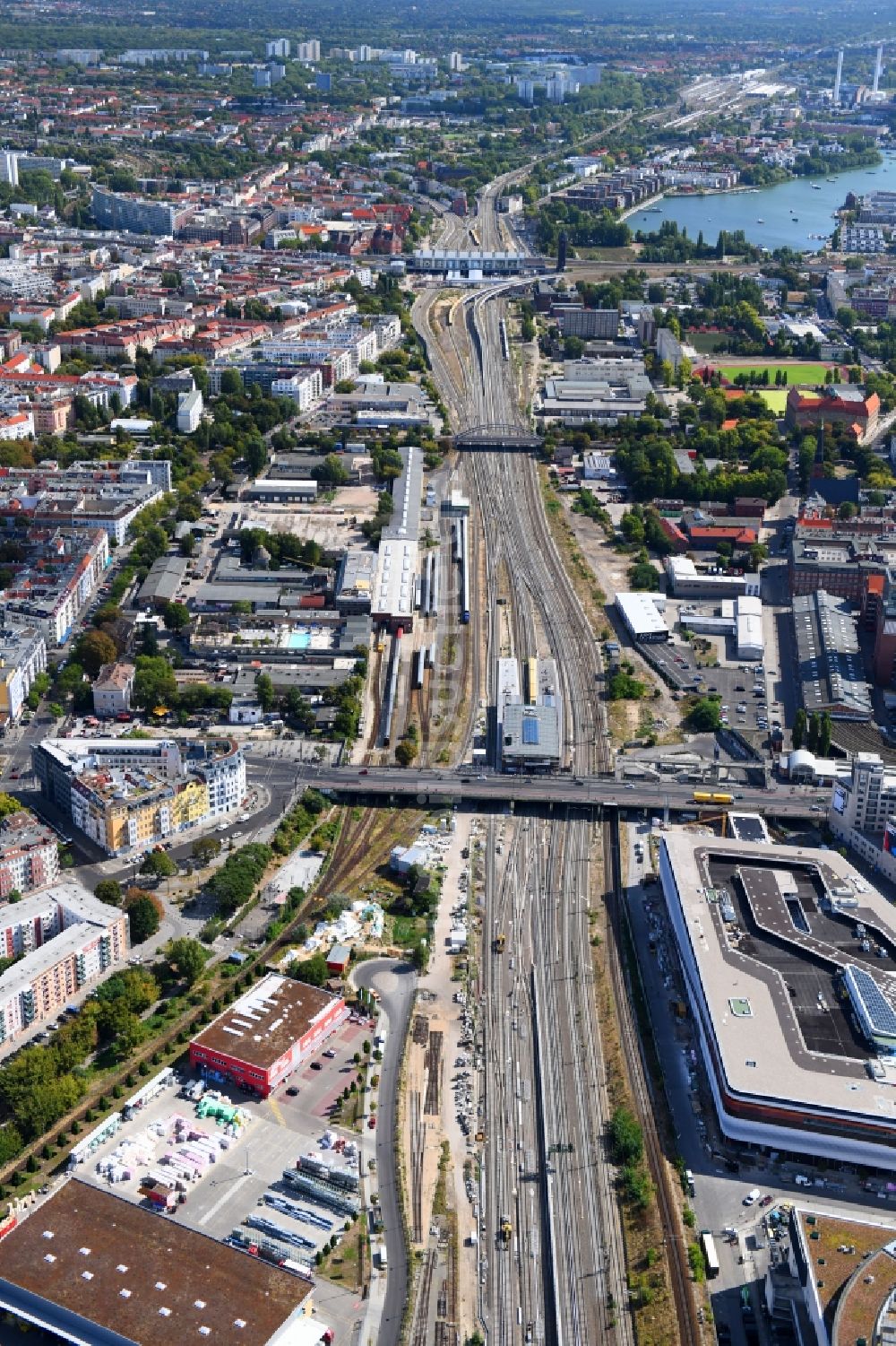 Berlin von oben - Strecken- Ausbau Bahnhof -Warschauer Straße im Stadtteil Friedrichshain von Berlin