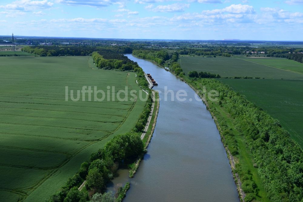 Bergzow aus der Vogelperspektive: Streckenverlauf der Wasserstraße Elbe-Havel-Kanal bei Bergzow im Bundesland Sachsen-Anhalt