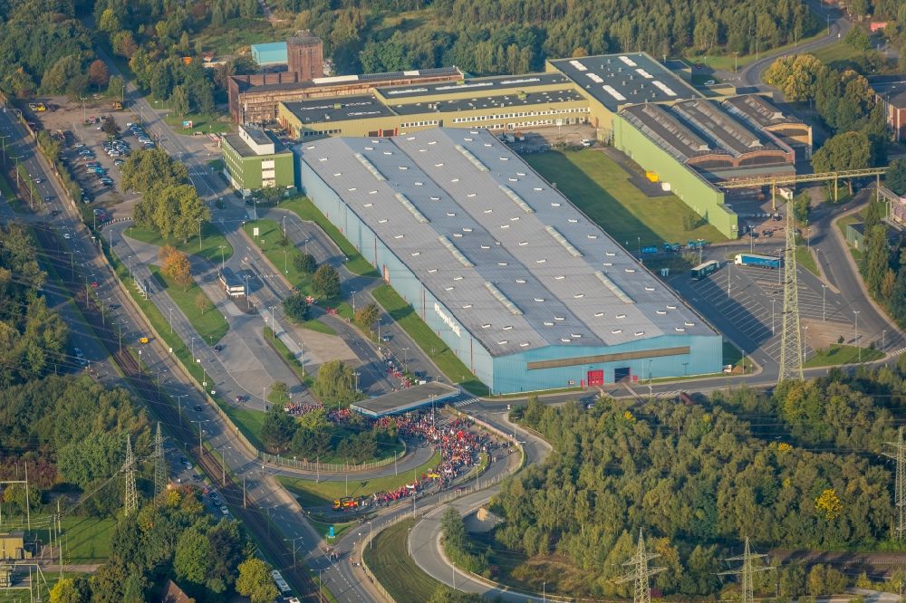 Luftaufnahme Bochum - Streik gegen Fusion auf dem Werksgelände der thyssenkrupp Steel Europe AG in Bochum im Bundesland Nordrhein-Westfalen, Deutschland