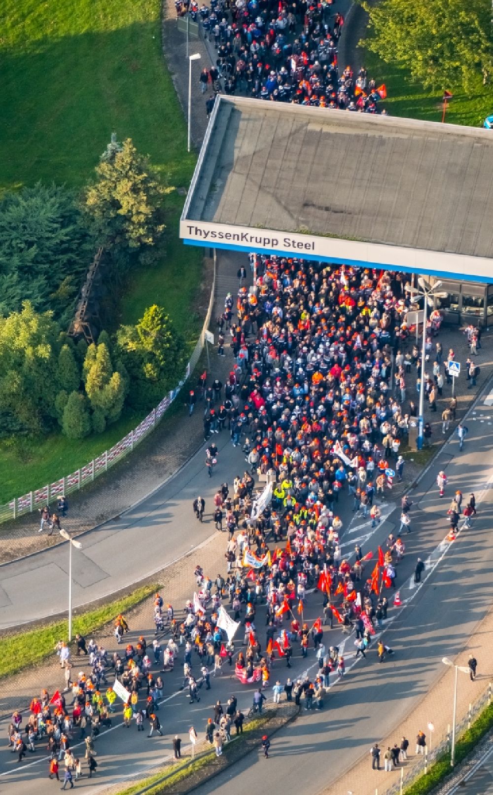 Luftbild Bochum - Streik gegen Fusion auf dem Werksgelände der thyssenkrupp Steel Europe AG in Bochum im Bundesland Nordrhein-Westfalen, Deutschland