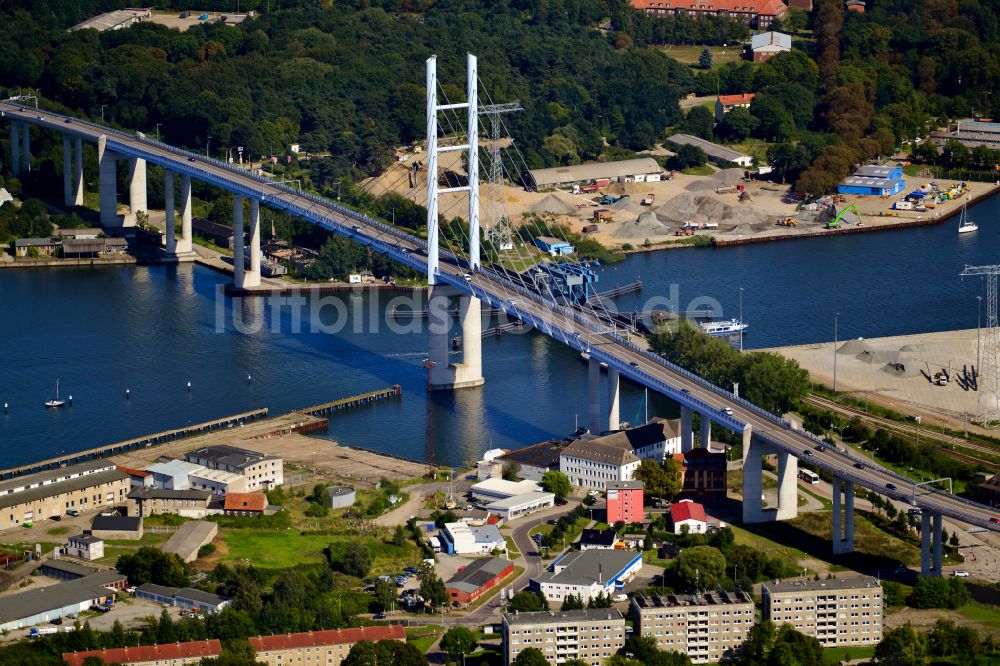 Luftaufnahme Stralsund - Strelasundquerung Rügenbrücke mit Rügendamm in Stralsund im Bundesland Mecklenburg-Vorpommern