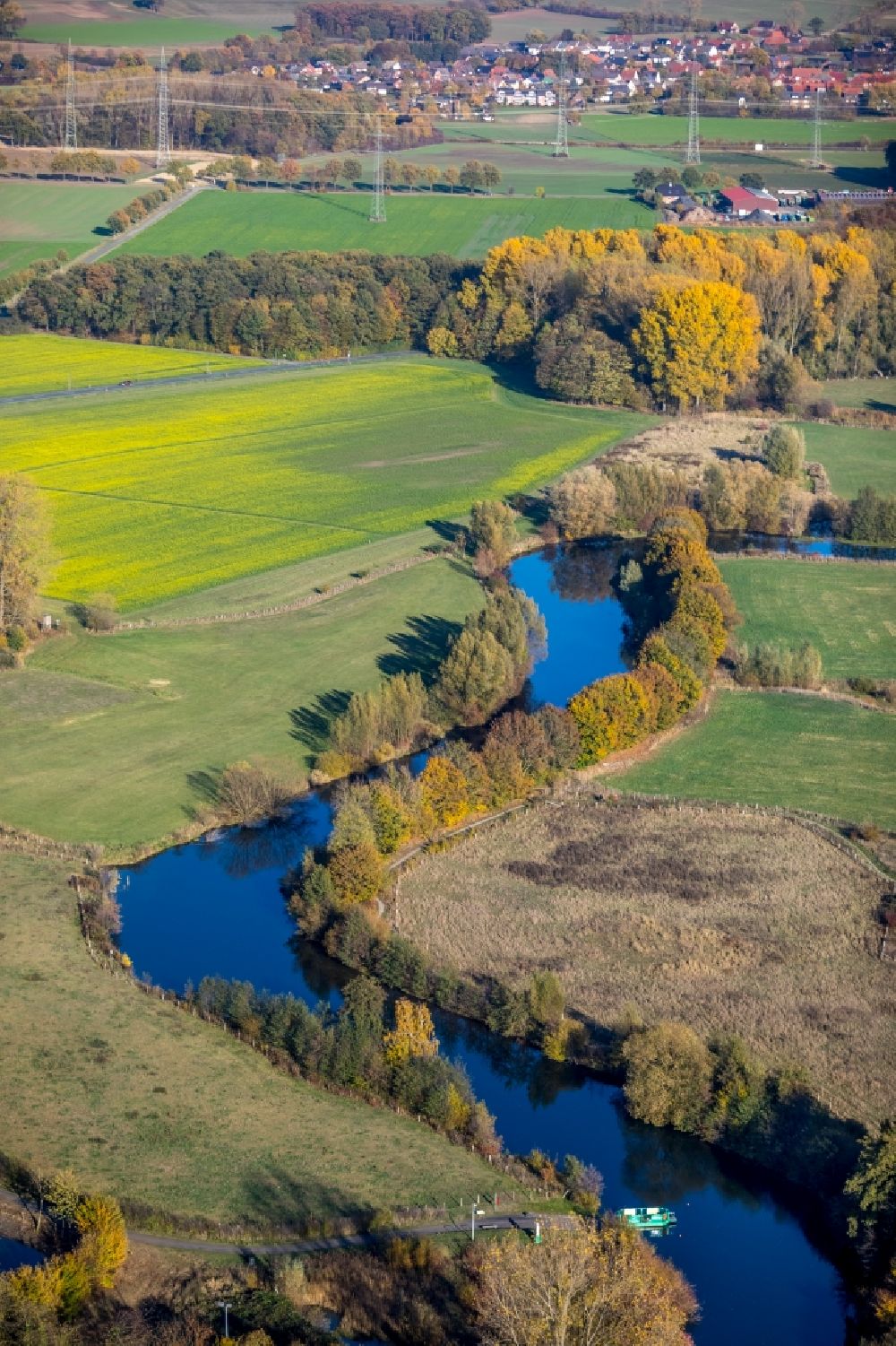Dolberg von oben - Strukturen einer Auen und- Wiesen- Landschaft entlang des Flußverlaufes der Lippe in Dolberg im Bundesland Nordrhein-Westfalen, Deutschland