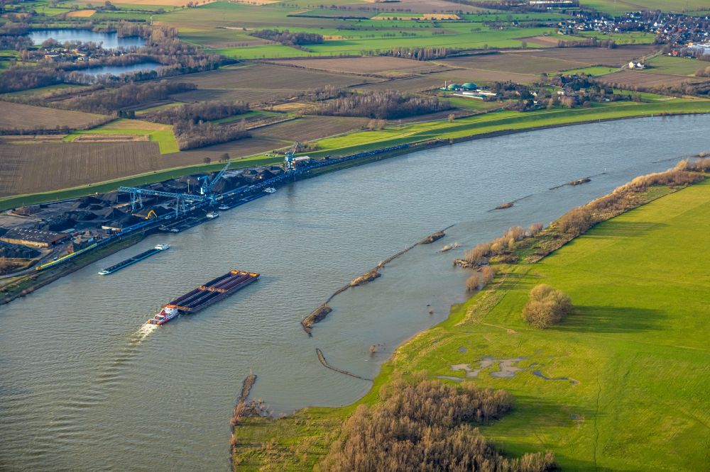 Luftbild Walsum - Strukturen einer Auen und- Wiesen- Landschaft am Rhein in Walsum im Bundesland Nordrhein-Westfalen, Deutschland