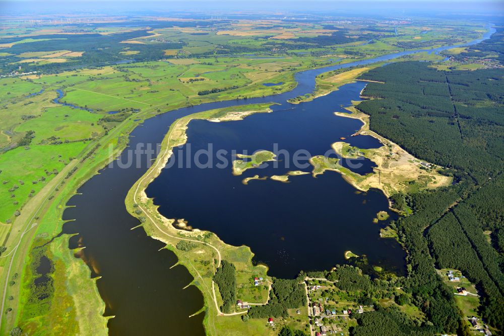 Luftaufnahme Bielinek - Strukturen einer Auen und- Wiesen- Landschaft am Ufer des Flußverlaufes der Oder in Bielinek in West Pomeranian Voivodeship, Polen