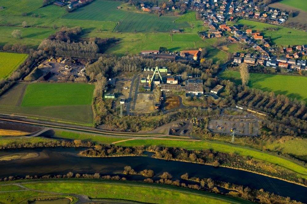Luftaufnahme Lippramsdorf - Strukturen einer Auen und- Wiesen- Landschaft am Ufer der Lippe in Lippramsdorf im Bundesland Nordrhein-Westfalen, Deutschland
