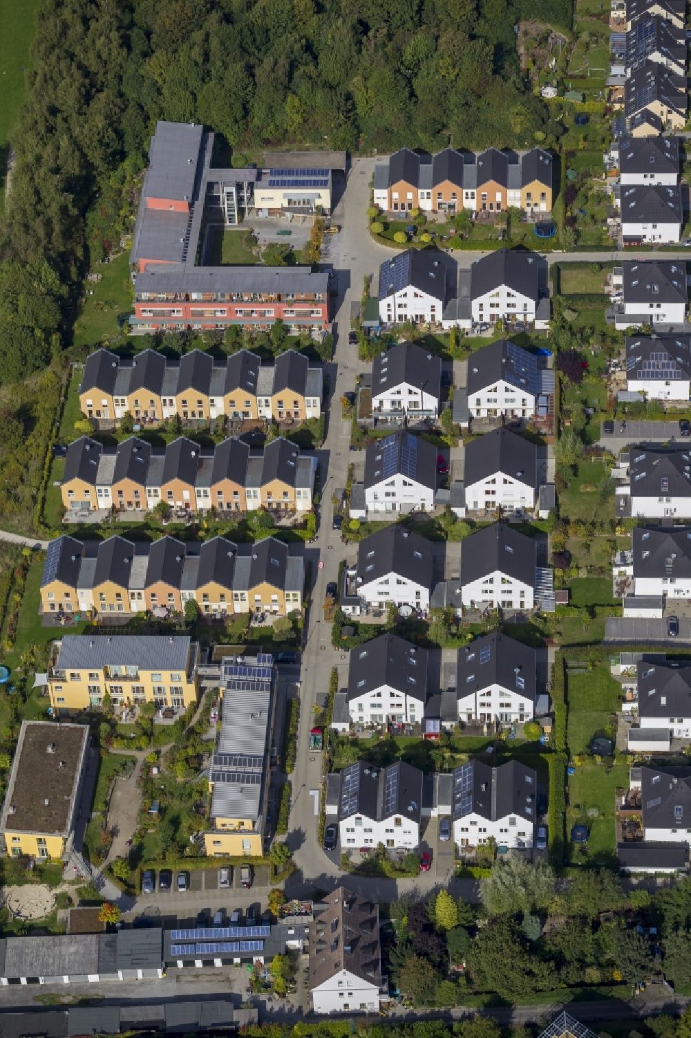 Luftbild Dortmund - Strukturen in einem Wohngebiet mit Neubau- Reihenhausbauten Am Tremoniapark in Dortmund im Bundesland Nordrhein-Westfalen NRW