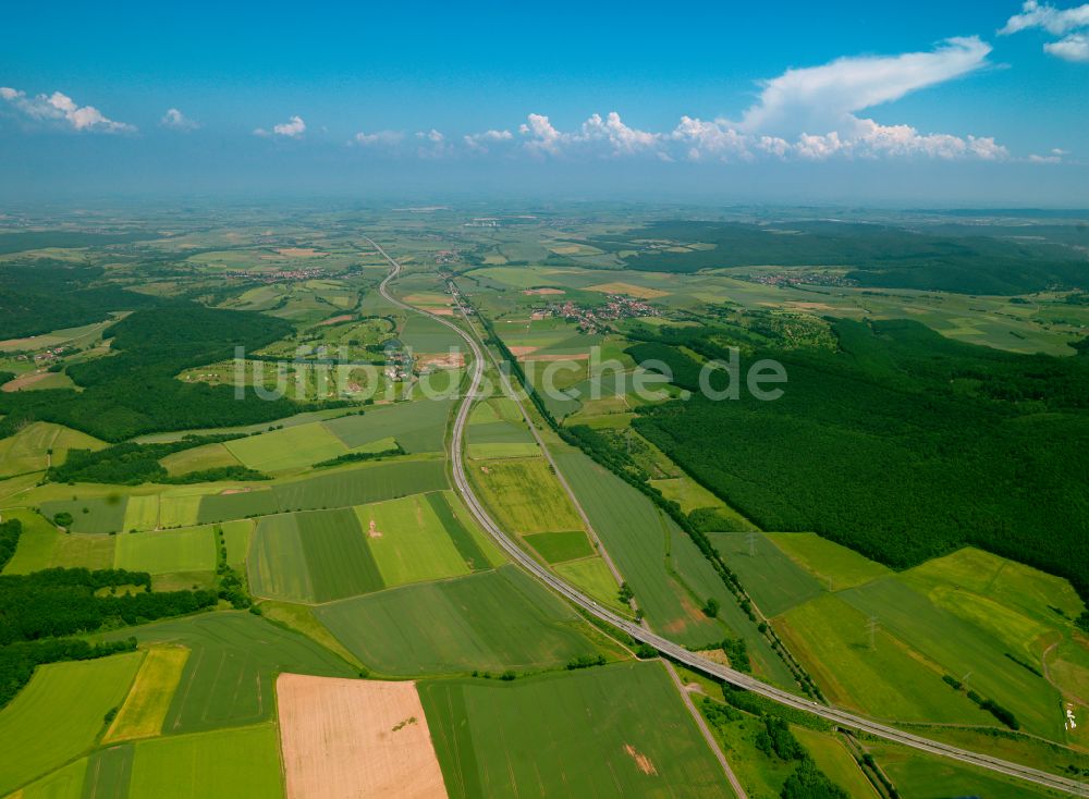 Luftaufnahme Börrstadt - Strukturen auf landwirtschaftlichen Feldern in Börrstadt im Bundesland Rheinland-Pfalz, Deutschland