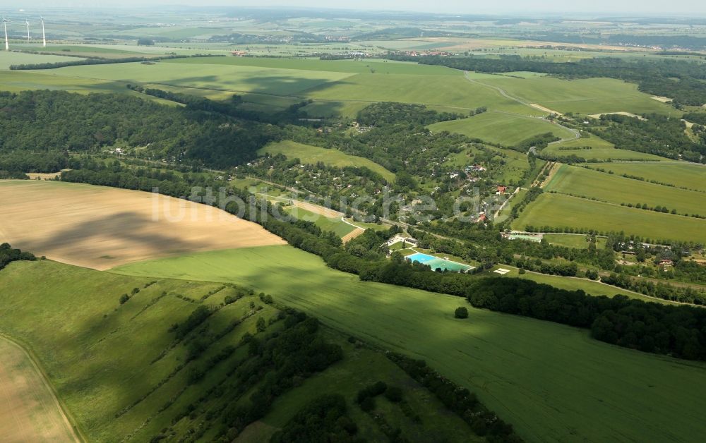 Luftaufnahme Wichmar - Strukturen auf landwirtschaftlichen Feldern entlang der Saale im Ortsteil Camburg in Wichmar im Bundesland Thüringen, Deutschland