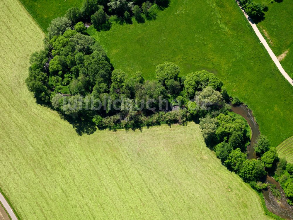 Luftaufnahme Gutenzell-Hürbel - Strukturen auf landwirtschaftlichen Feldern in Gutenzell-Hürbel im Bundesland Baden-Württemberg, Deutschland