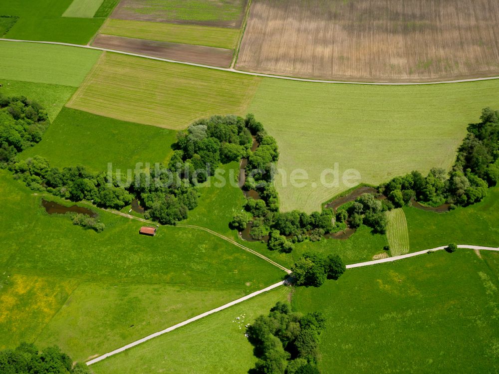 Luftaufnahme Gutenzell-Hürbel - Strukturen auf landwirtschaftlichen Feldern in Gutenzell-Hürbel im Bundesland Baden-Württemberg, Deutschland