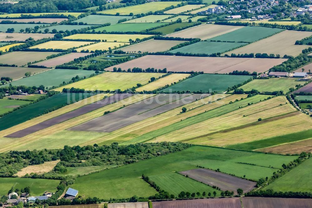 Luftaufnahme Hüsby - Strukturen auf landwirtschaftlichen Feldern in Hüsby im Bundesland Schleswig-Holstein, Deutschland