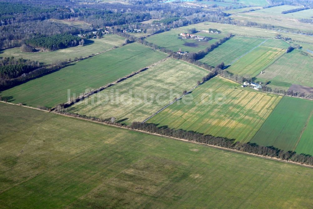 Luftaufnahme Kreuzbruch - Strukturen auf landwirtschaftlichen Feldern in Kreuzbruch im Bundesland Brandenburg, Deutschland