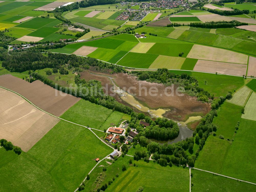Linden aus der Vogelperspektive: Strukturen auf landwirtschaftlichen Feldern in Linden im Bundesland Baden-Württemberg, Deutschland