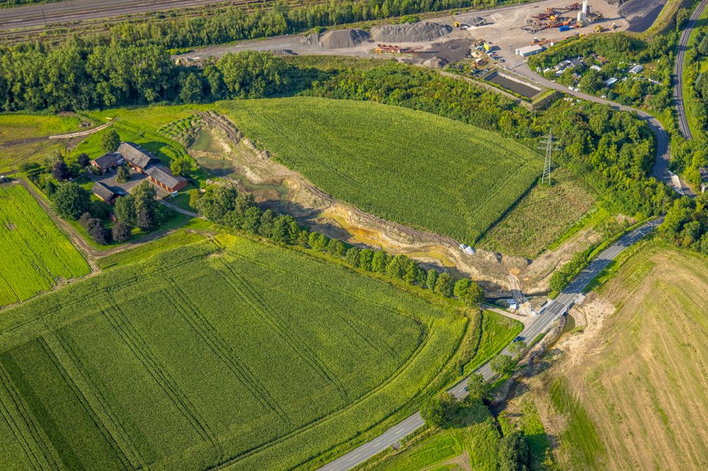 Neubeckum von oben - Strukturen auf landwirtschaftlichen Feldern in Neubeckum im Bundesland Nordrhein-Westfalen, Deutschland