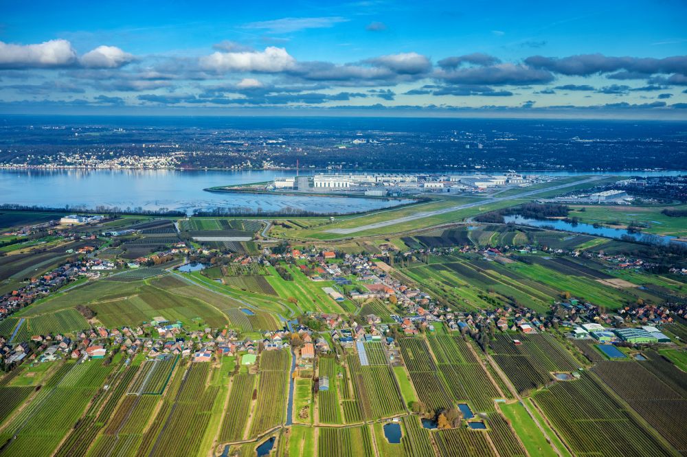 Neuenfelde von oben - Strukturen auf landwirtschaftlichen Feldern in Neuenfelde im Bundesland Hamburg, Deutschland