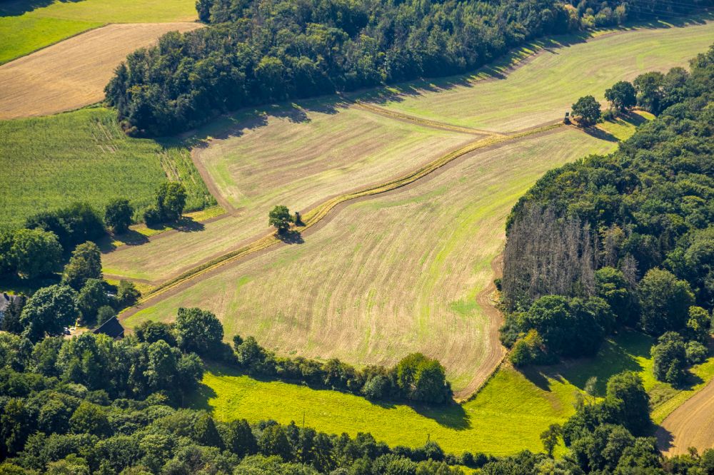 Luftbild Oberbredenscheid - Strukturen auf landwirtschaftlichen Feldern in Oberbredenscheid im Bundesland Nordrhein-Westfalen, Deutschland