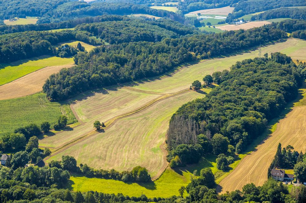 Luftaufnahme Oberbredenscheid - Strukturen auf landwirtschaftlichen Feldern in Oberbredenscheid im Bundesland Nordrhein-Westfalen, Deutschland