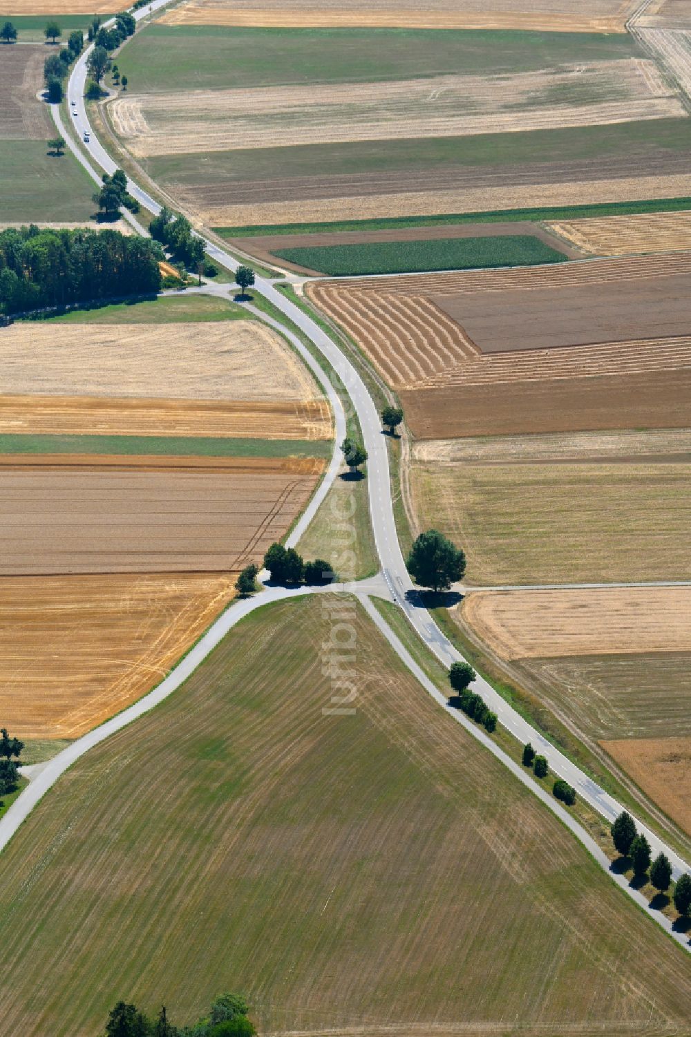 Schopfloch aus der Vogelperspektive: Strukturen auf landwirtschaftlichen Feldern und Straßengabelung in Schopfloch im Bundesland Baden-Württemberg, Deutschland