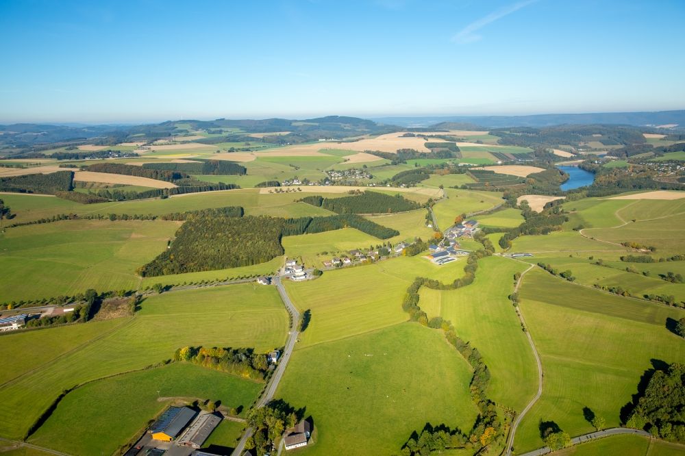 Eslohe (Sauerland) aus der Vogelperspektive: Strukturen auf landwirtschaftlichen Feldern und Wäldern in Eslohe (Sauerland) im Bundesland Nordrhein-Westfalen