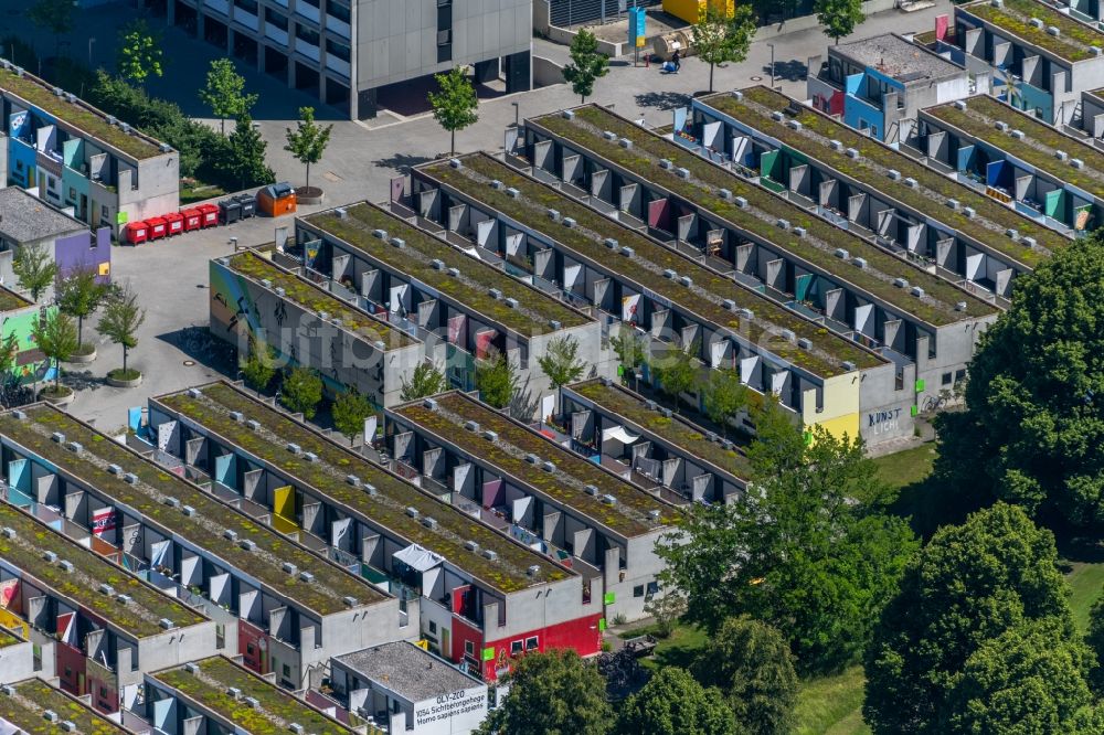 Luftbild München - Studenten- Wohnungen im ehemaligen Olympiadorf im Stadtteil Milbertshofen-Am Hart in München im Bundesland Bayern, Deutschland
