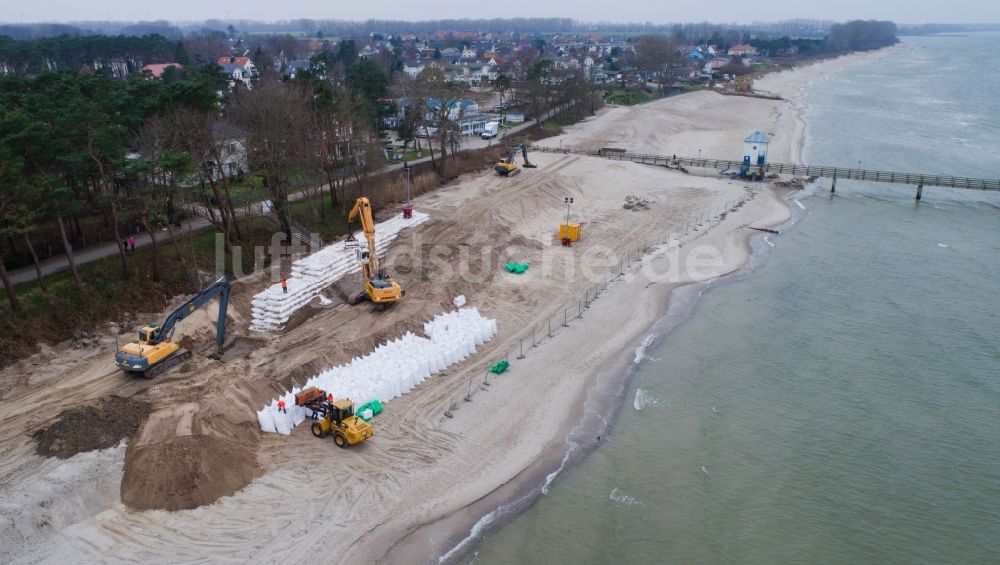 Lubmin von oben - Sturmflut Schutzbauwerk in der Sandstrand- Landschaft der Ostsee in Lubmin im Bundesland Mecklenburg-Vorpommern, Deutschland