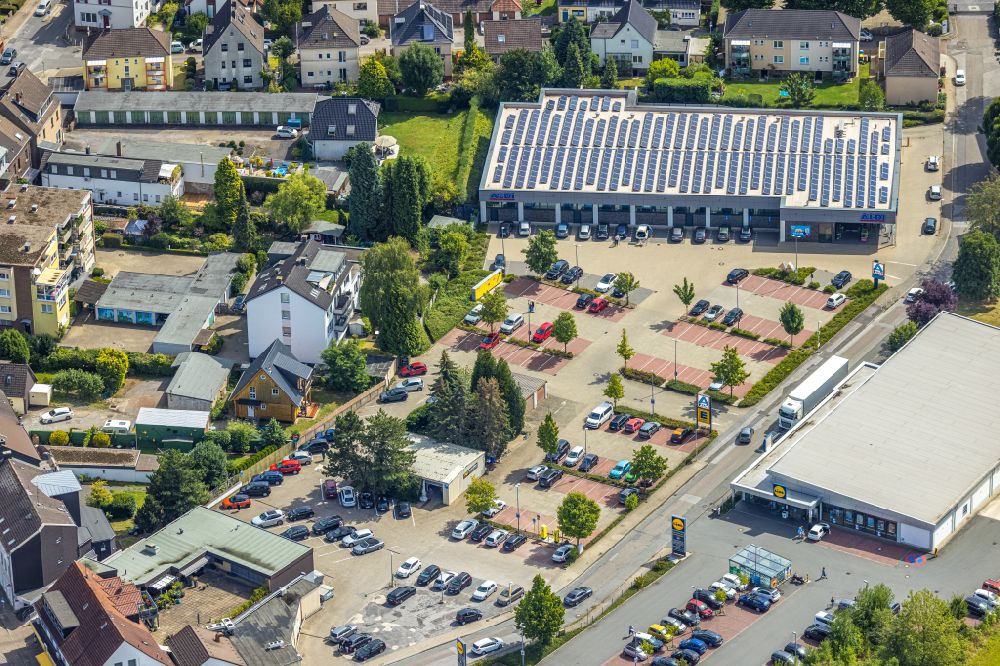 Luftaufnahme Kettwig - Supermarkt Aldi mit Solardach in Kettwig im Bundesland Nordrhein-Westfalen, Deutschland