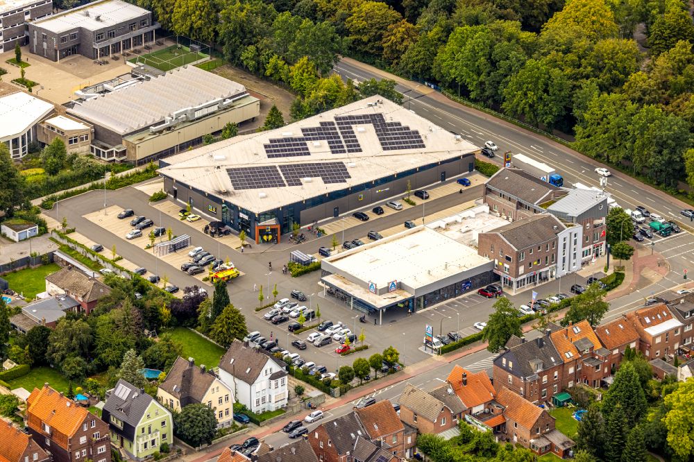 Luftaufnahme Ahlen - Supermarkt EDEKA Milkner im Ortsteil Innenstadt in Ahlen im Bundesland Nordrhein-Westfalen, Deutschland
