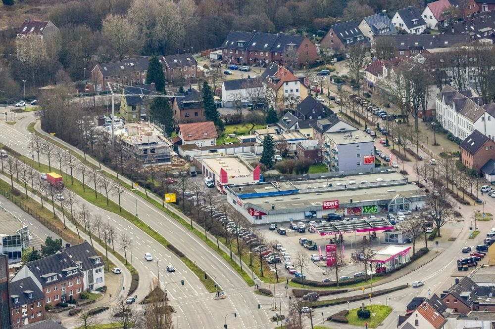 Luftaufnahme Bottrop - Supermarkt eines REWE an der Kirchhellener Straße im Ortsteil Eigen in Bottrop im Bundesland Nordrhein-Westfalen, Deutschland