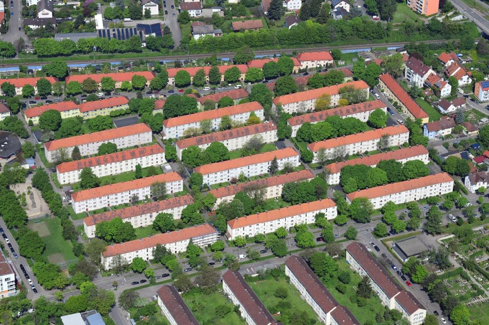 Luftbild Freiburg im Breisgau - Symmetrische Reihenhaus- Siedlung im Ortsteil Haslach in Freiburg im Breisgau im Bundesland Baden-Württemberg, Deutschland