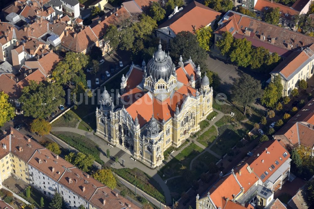 Szeged aus der Vogelperspektive: Synagogen- Gebäude der jüdischen Gemeinde in Szeged in Csongrad, Ungarn