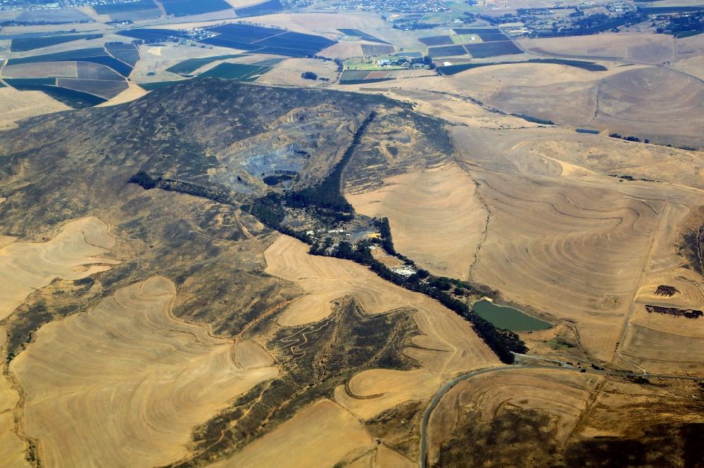 Luftaufnahme Kapstadt - Tagebau Rekultivierung einer Minenanlage im Ortsteil Cape Farms in Kapstadt in Western Cape, Südafrika