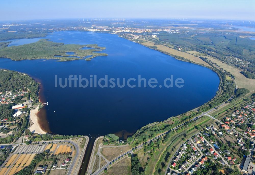 Luftaufnahme Senftenberg - Tagebau Rekultivierung am See Senftenberger See in Senftenberg im Bundesland Brandenburg, Deutschland