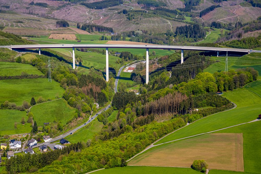 Luftbild Nuttlar - Talbrücke Nuttlar der BAB 46 bei Nuttlar in Nordrhein-Westfalen